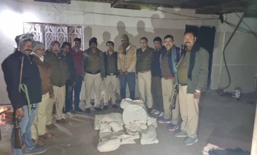 पुलिस की नारकोटिक्स विंग नीमच इकाई नेपूर्व सरपंच के घर ड्रग्स बनाने की फैक्ट्री पकड़ी, तालाब में छ