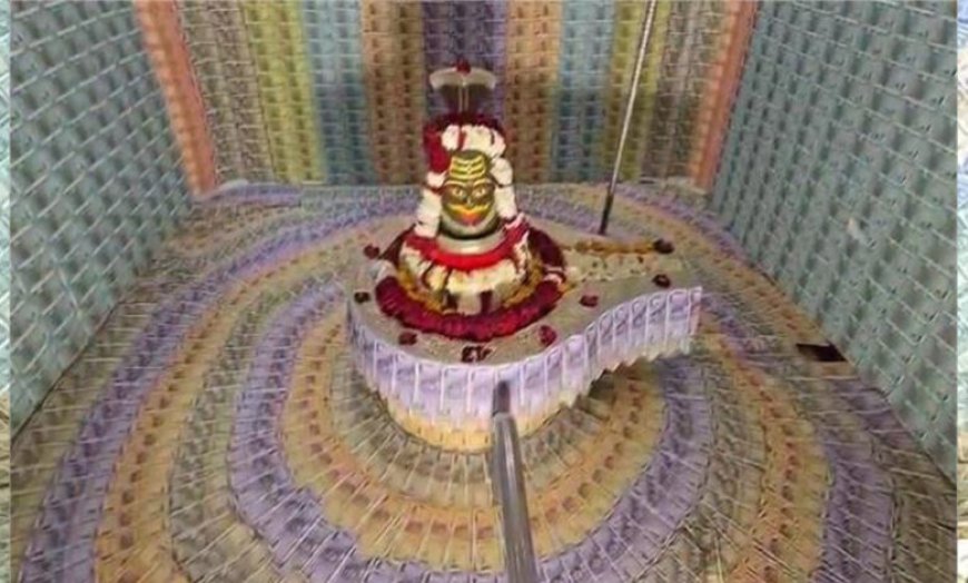 उज्जैन के बुद्धेश्वर महादेव मंदिर में 1.21 करोड़ के नोटों से की गई सजावट